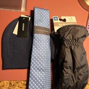 Isotoner Black Gloves and Blue Patterned Tie Set